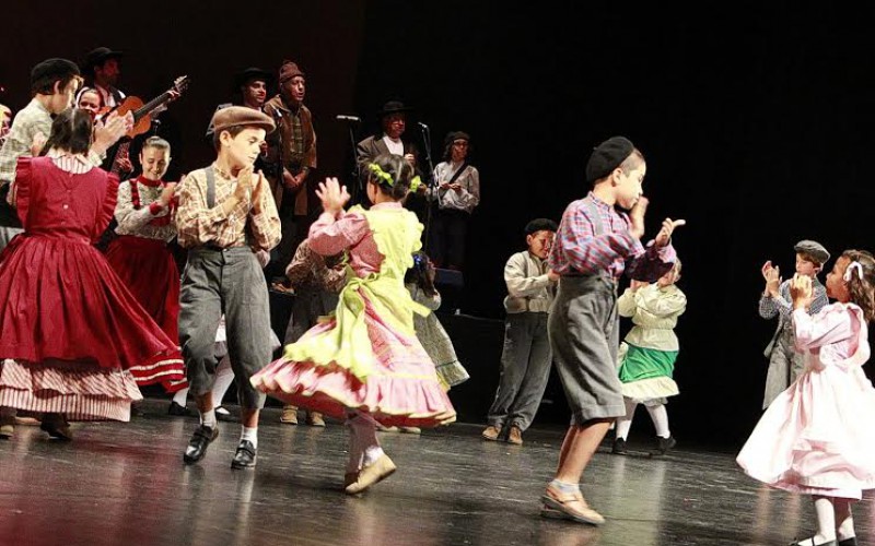Faro acoge el Festival de Folclore Infantil