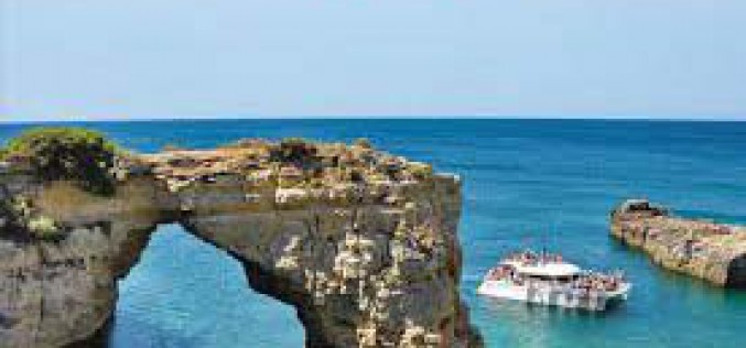 Una guía turística promueve tres playas del Algarve