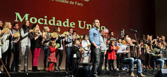 La charola ‘Mocidade Uniao Bordeirense’ llena Faro de música