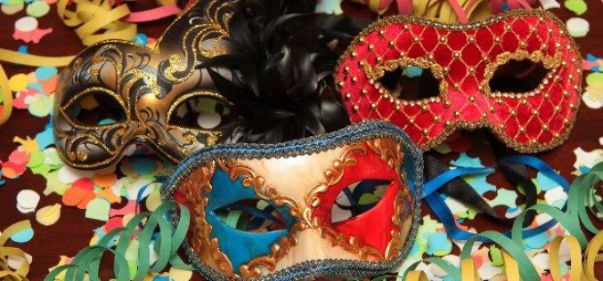 Bailes y concursos de máscaras, en el Carnaval de Lagos