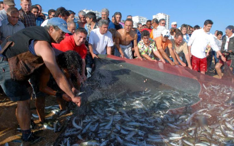 Los Aperitivos del Pescador llenan Quarteira de tradición, gastronomía y música