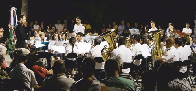 La Banda de la Sociedad Filarmónica de Silves, en Armaçao de Pêra