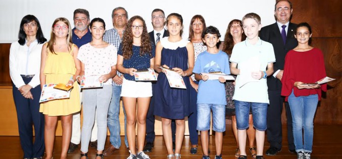 Faro homenajea a estudiantes y profesores al inicio del curso escolar