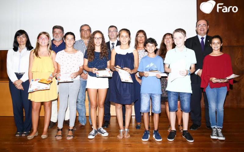 Faro homenajea a estudiantes y profesores al inicio del curso escolar