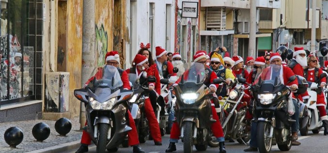 Papás Noel moteros llenan las calles de Faro