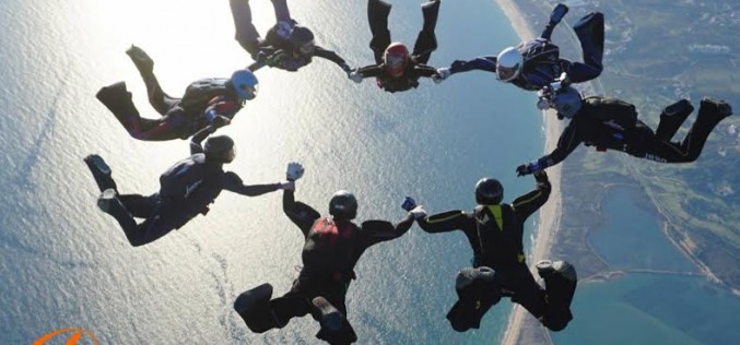 600 paracaidistas sobrevuelan el Algarve en el Xmas Boogie 2016