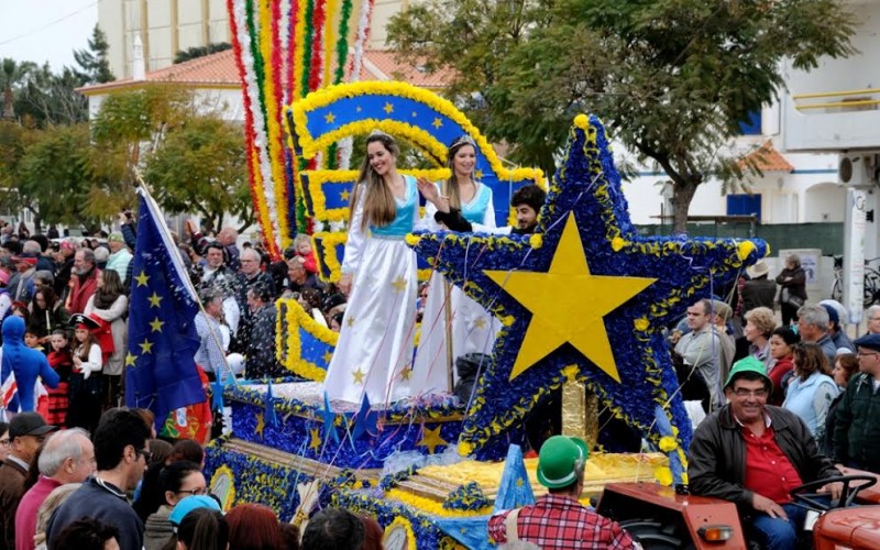 Miles de visitantes conmemoran la adhesión a la UE en el Carnaval de Altura