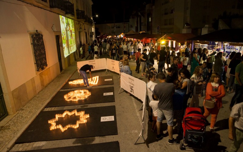 Miles de personas visitan el ‘Mercado de Culturas… a la Luz de las Velas’