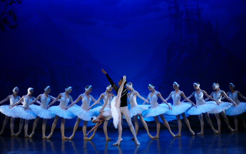 ‘El Lago de los Cisnes’ cierra noviembre en el Auditorio de Olhao