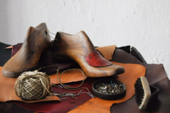 Talleres de confección artesanal de calzado, en Loulé