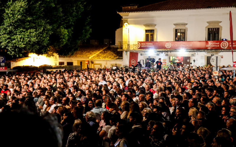 El Festival MED llena de músicas del mundo las calles de Loulé