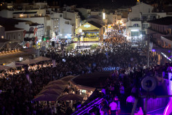 Más de 30.000 personas llenan Carvoeiro en la Noche Black & White