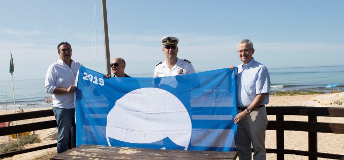 Lagoa foi a primeira praia algarvia a hastear a Bandeira Azul 2019