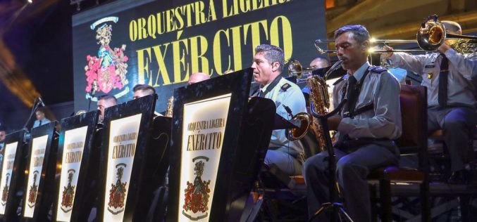 Lagos da la bienvenida a la Orquesta del Ejército con Cuca Rosetta