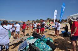 “Vamos Limpar o Mar” na Praia de Vale Olival em Lagoa
