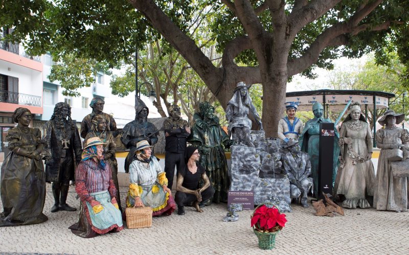 As “Estátuas Vivas de Natal” são uma marca de dezembro em Lagoa