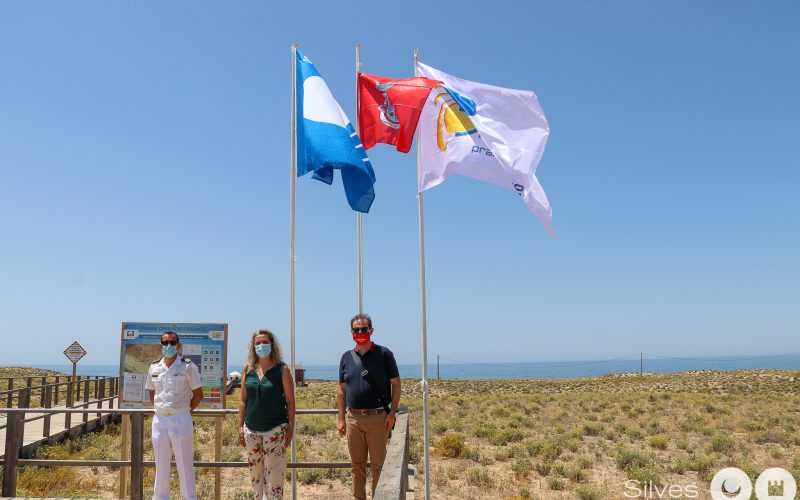 Bandeiras azuis hasteadas em todas as praias do concelho de Silves
