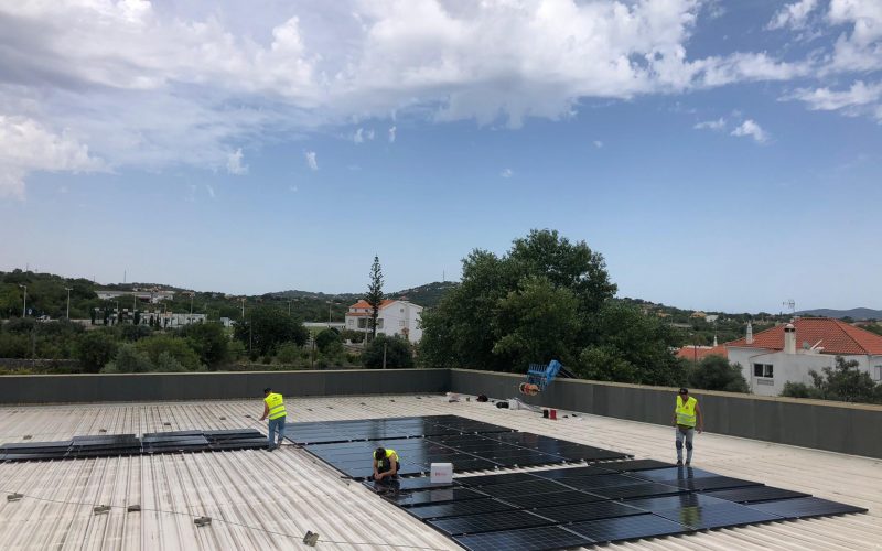 São Brás de Alportel instala un sistema fotovoltaico en el complejo de piscina cubierta
