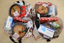 Vila do Bispo apoya a 108 familias con cestas de navidad