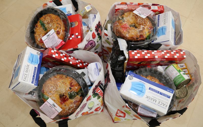 Vila do Bispo apoya a 108 familias con cestas de navidad